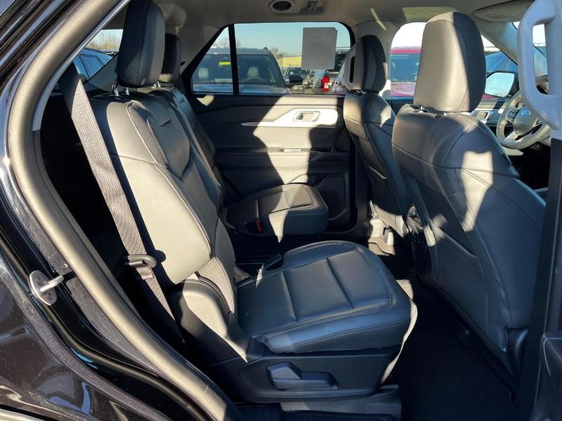 new 2025 Ford Explorer car, priced at $45,405