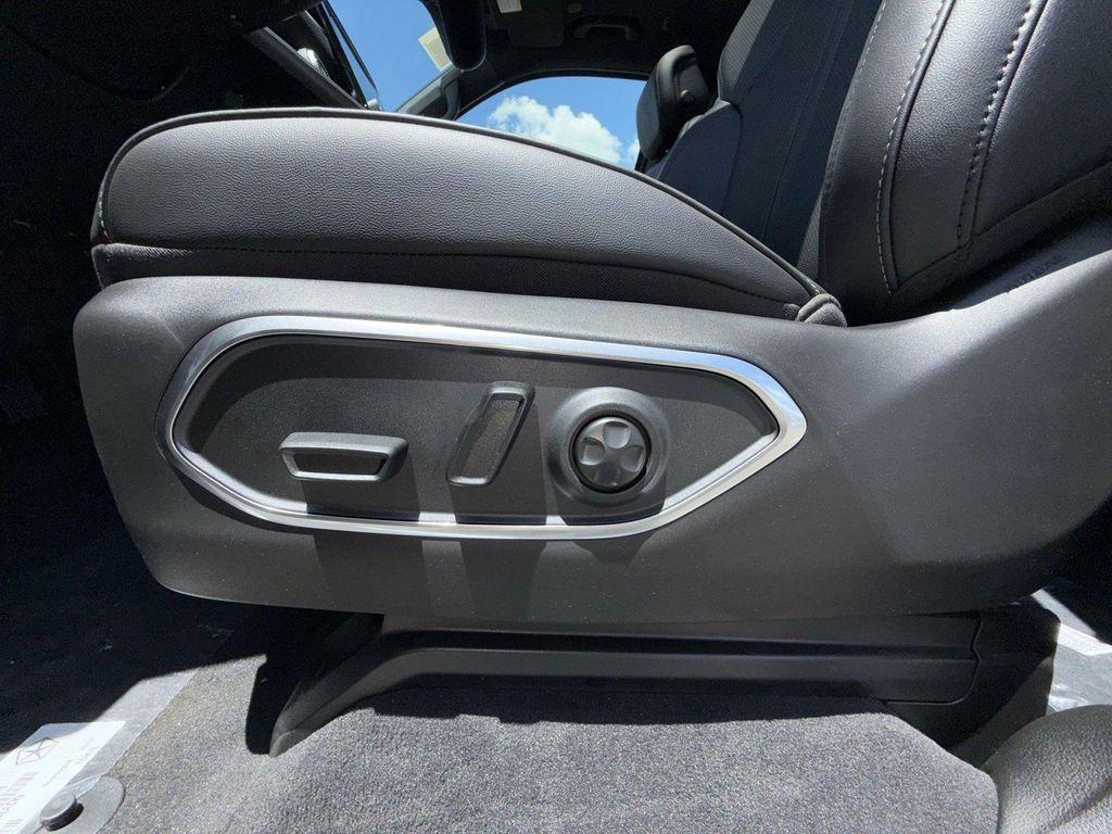 new 2026 Jeep Grand Wagoneer car, priced at $70,778