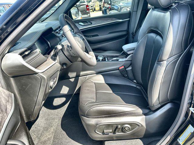 new 2025 Jeep Grand Cherokee car, priced at $45,473