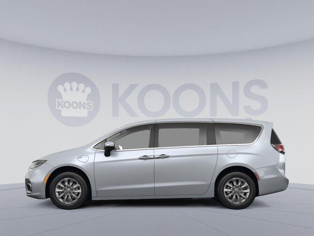 used 2022 Chrysler Pacifica Hybrid car, priced at $24,495