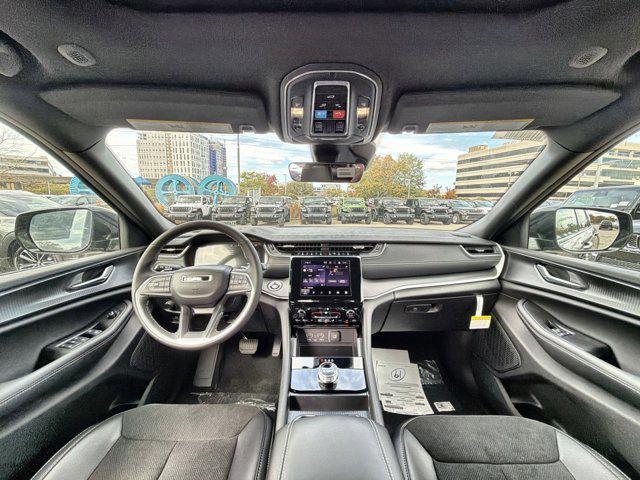 new 2025 Jeep Grand Cherokee car, priced at $37,014