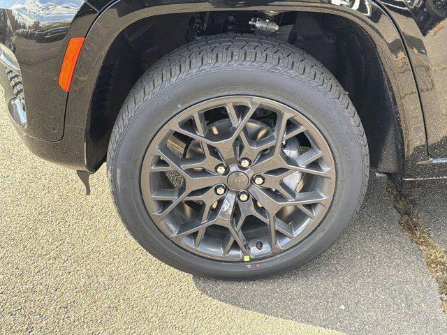new 2025 Jeep Grand Cherokee car, priced at $56,682