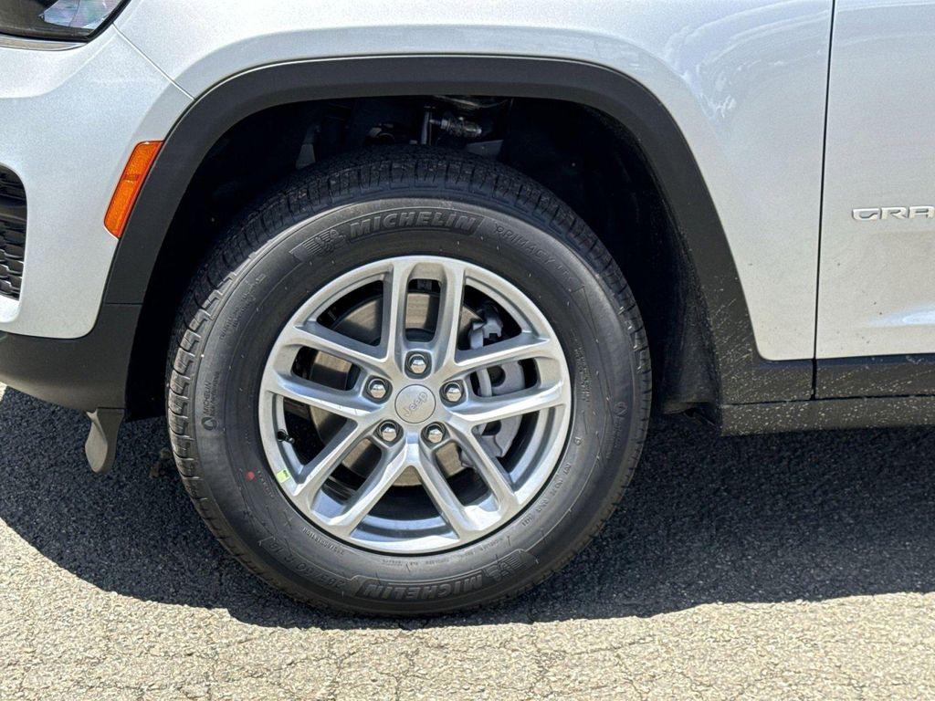 new 2026 Jeep Grand Cherokee car, priced at $43,720