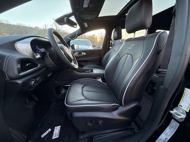 new 2026 Chrysler Pacifica car, priced at $47,307
