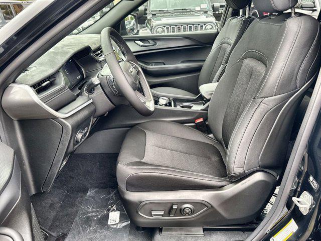 new 2025 Jeep Grand Cherokee car, priced at $37,506