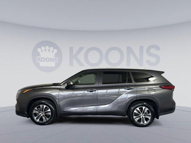 used 2023 Toyota Highlander car, priced at $36,995