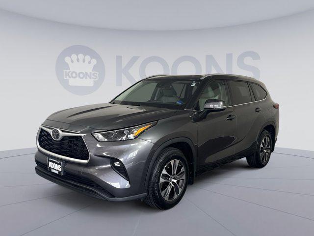 used 2023 Toyota Highlander car, priced at $36,995