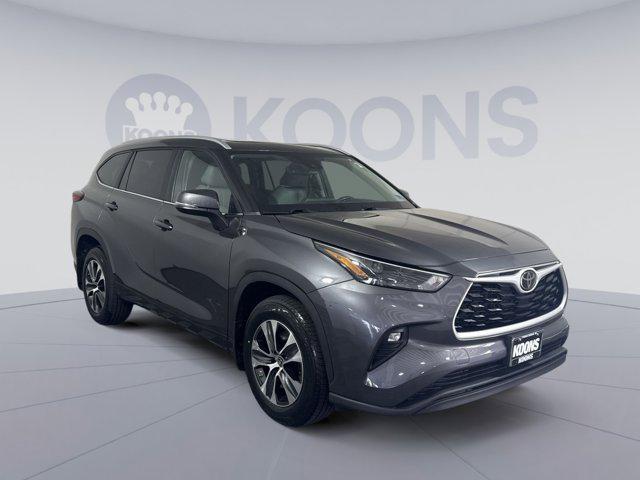 used 2023 Toyota Highlander car, priced at $36,995