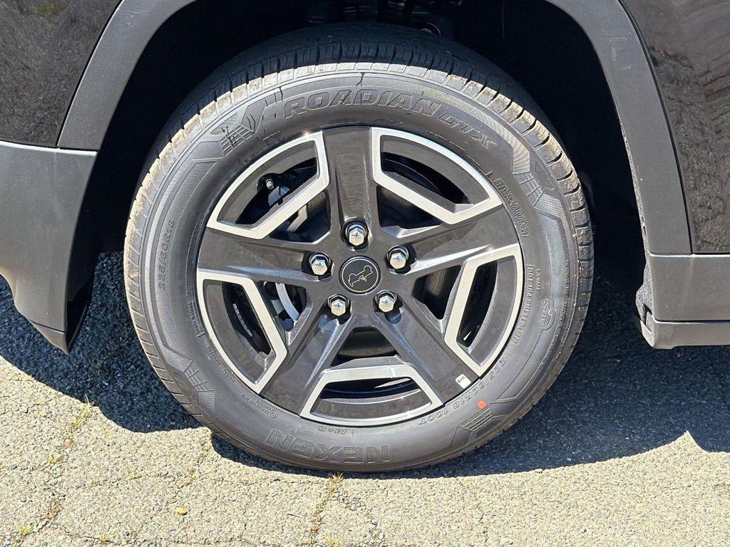 new 2026 Jeep Cherokee car, priced at $40,090