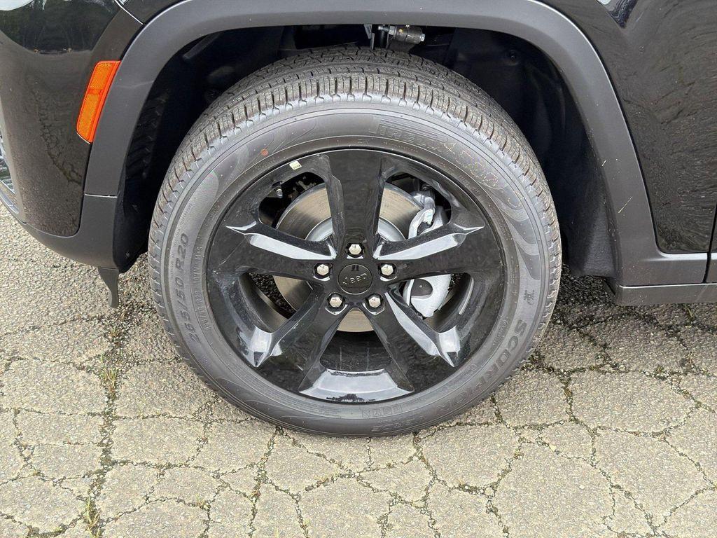 new 2026 Jeep Grand Cherokee car, priced at $44,580