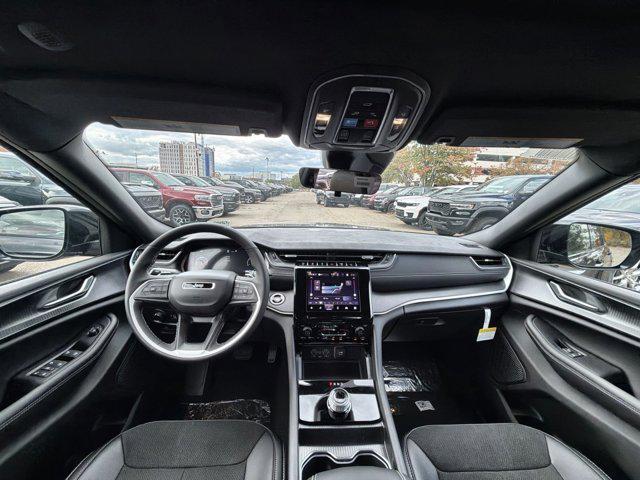new 2025 Jeep Grand Cherokee car, priced at $40,309
