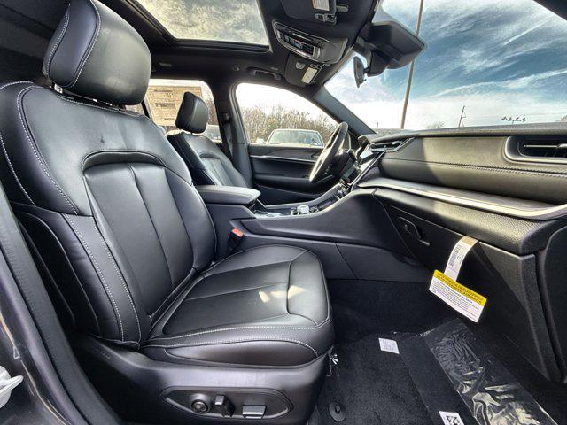 new 2025 Jeep Grand Cherokee car, priced at $44,227