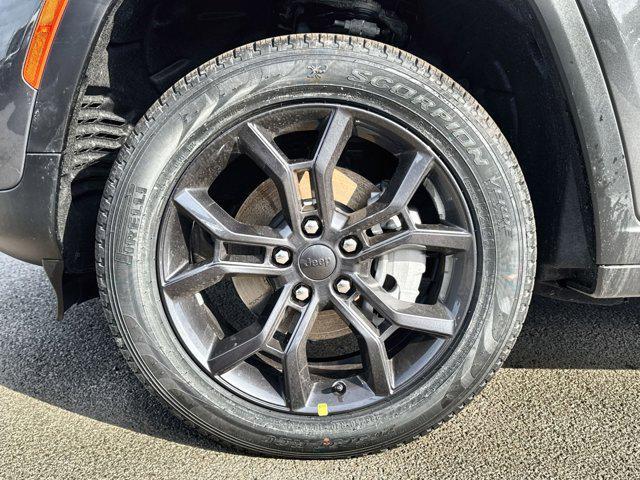 new 2025 Jeep Grand Cherokee car, priced at $44,227