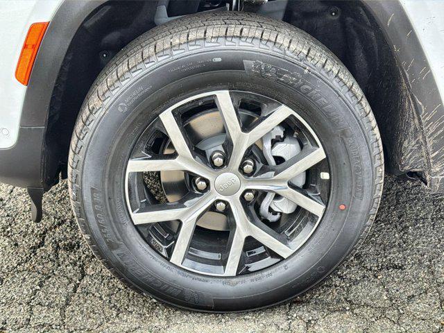 new 2025 Jeep Grand Cherokee car, priced at $43,034