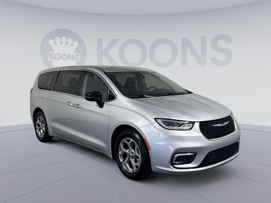 used 2024 Chrysler Pacifica car, priced at $33,495