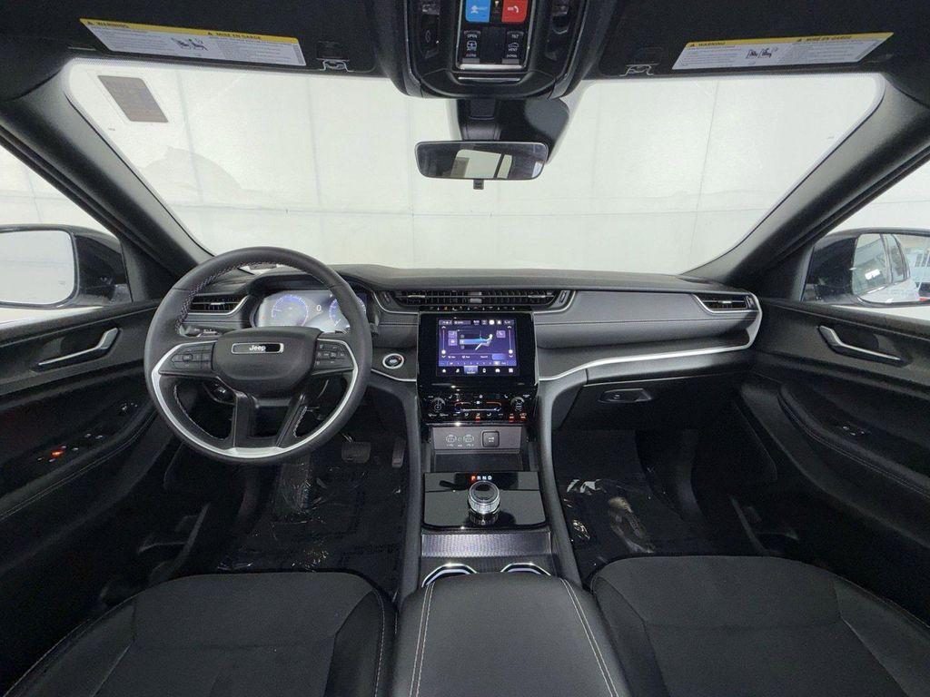 used 2025 Jeep Grand Cherokee car, priced at $37,495