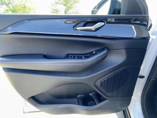 used 2023 Jeep Grand Cherokee car, priced at $30,995