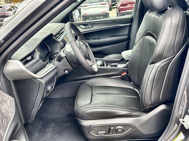 new 2025 Jeep Grand Cherokee car, priced at $43,552