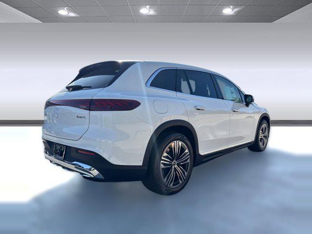 new 2026 Mercedes-Benz EQS 400 car, priced at $92,655