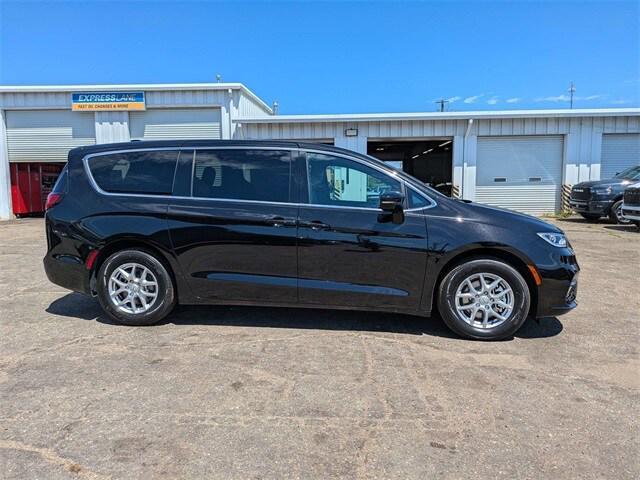 new 2026 Chrysler Pacifica car, priced at $37,404