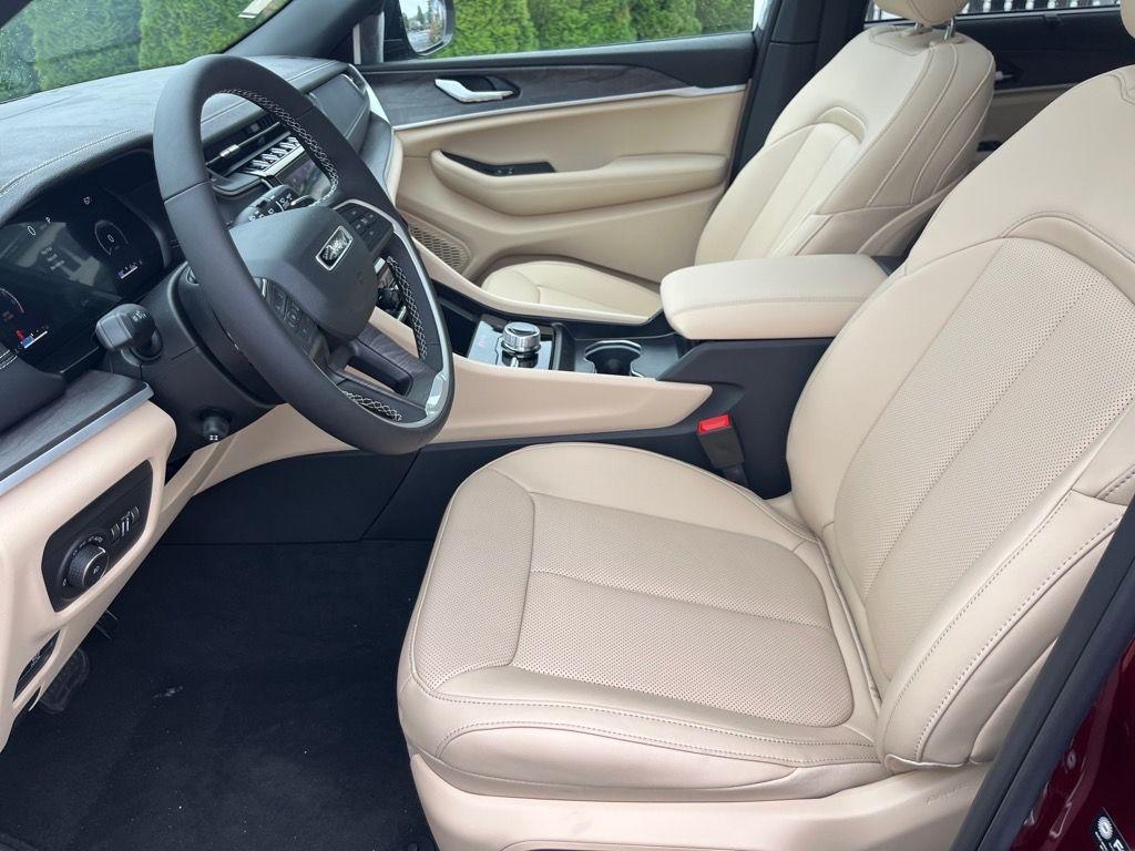 new 2025 Jeep Grand Cherokee car, priced at $45,526