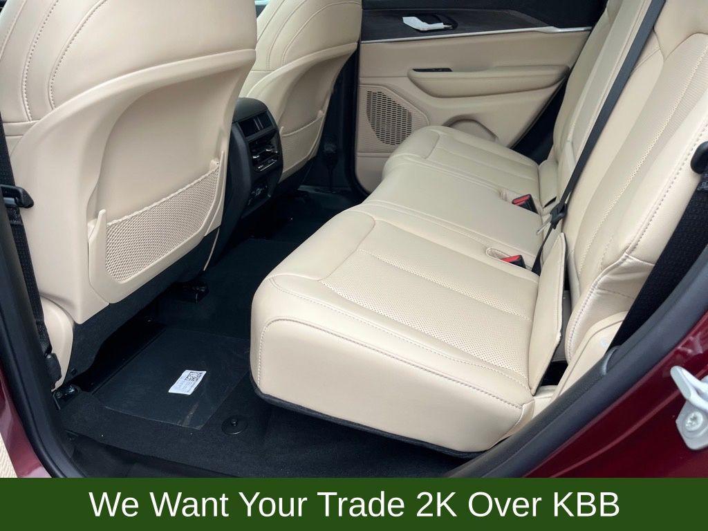 new 2025 Jeep Grand Cherokee car, priced at $44,276