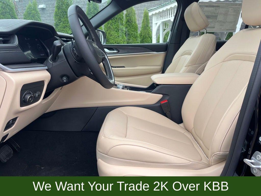 new 2025 Jeep Grand Cherokee car, priced at $44,276