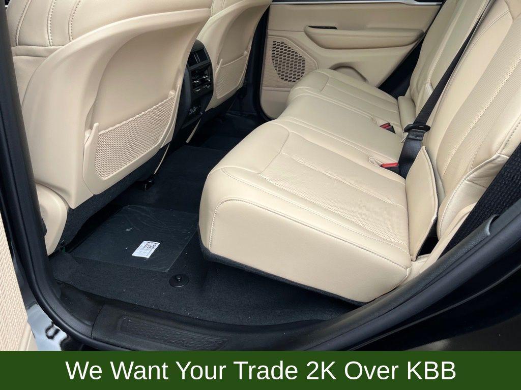 new 2025 Jeep Grand Cherokee car, priced at $44,276