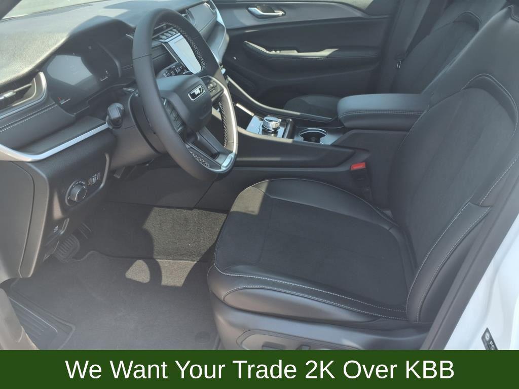 new 2025 Jeep Grand Cherokee car, priced at $35,786