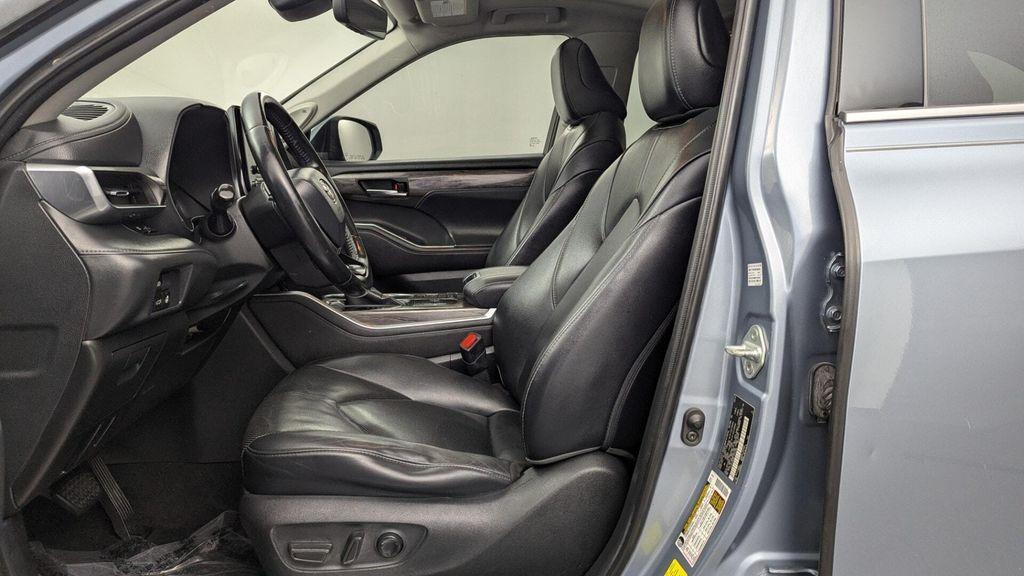 used 2020 Toyota Highlander car, priced at $24,799