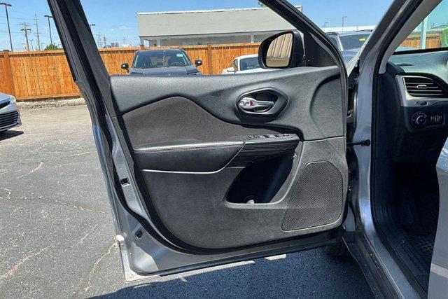used 2015 Jeep Cherokee car, priced at $8,980
