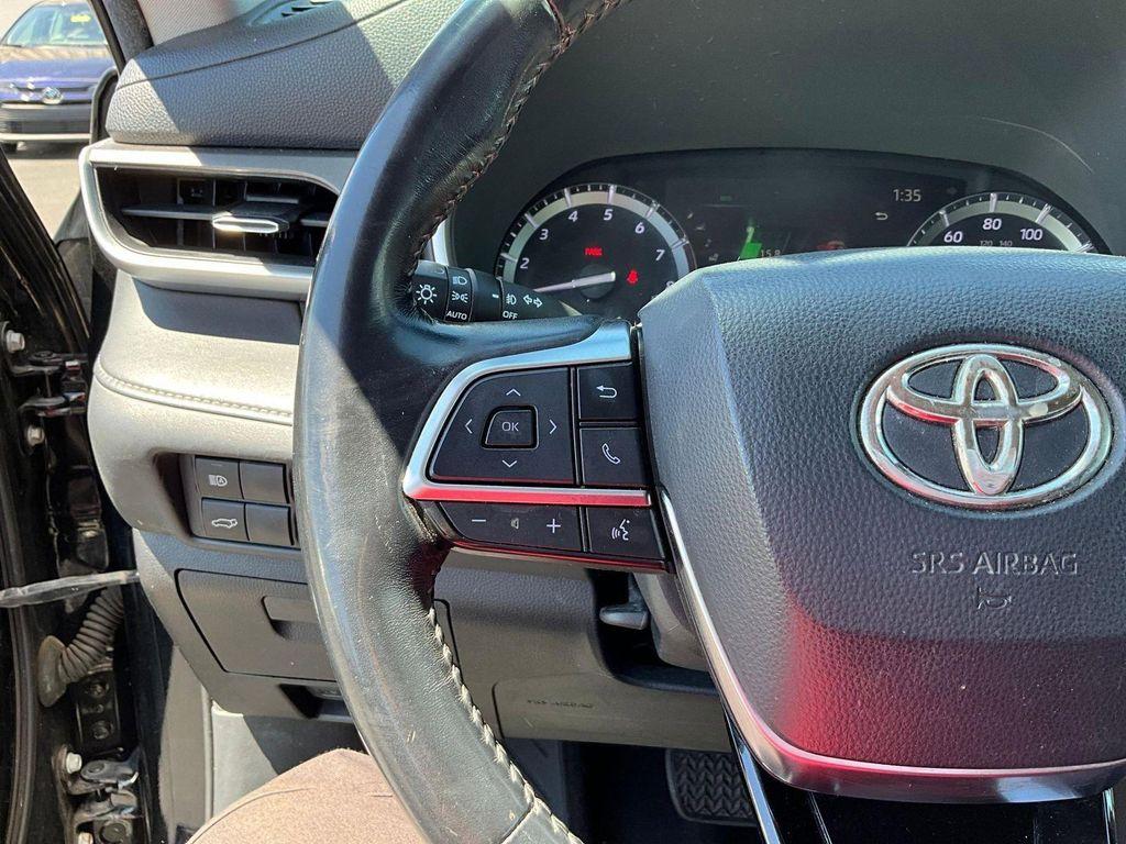 used 2020 Toyota Highlander car, priced at $23,248