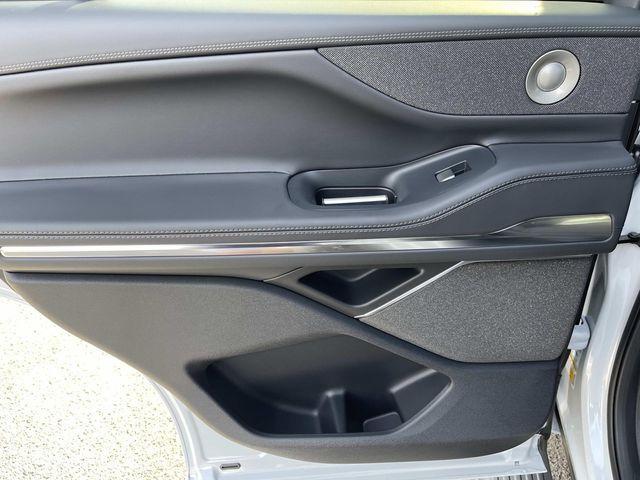 new 2025 Lincoln Navigator car, priced at $107,135