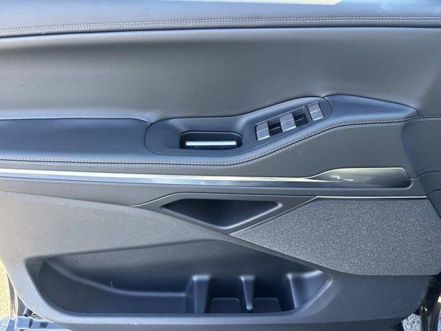 new 2025 Lincoln Navigator car, priced at $110,570