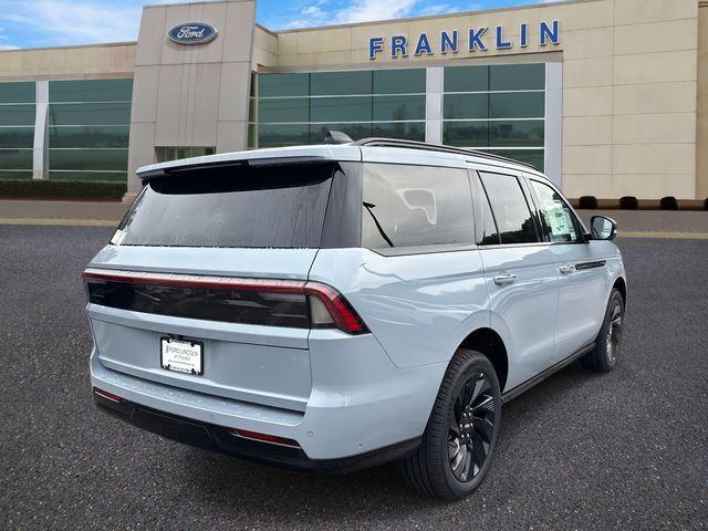 new 2025 Lincoln Navigator car, priced at $107,030