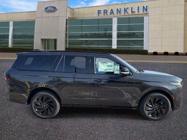 new 2025 Lincoln Navigator car, priced at $106,580