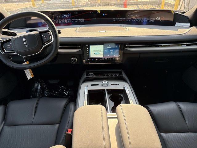 new 2025 Lincoln Navigator car, priced at $106,580