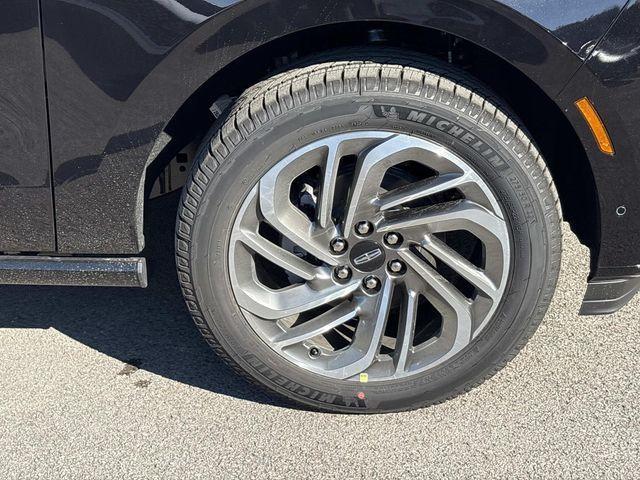 new 2025 Lincoln Navigator car, priced at $103,020