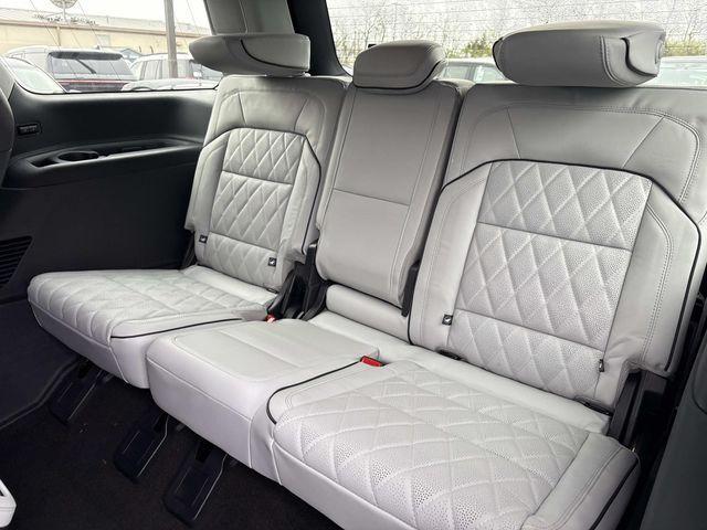 new 2026 Lincoln Navigator car, priced at $128,100