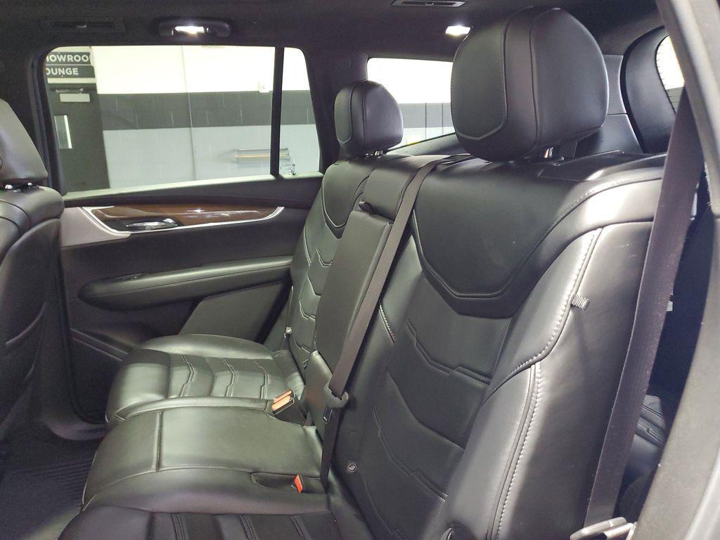 used 2021 Cadillac XT6 car, priced at $27,900