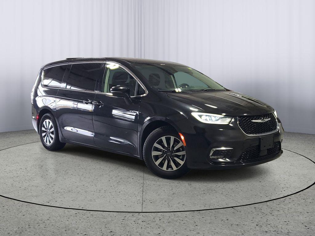 used 2022 Chrysler Pacifica Hybrid car, priced at $24,999