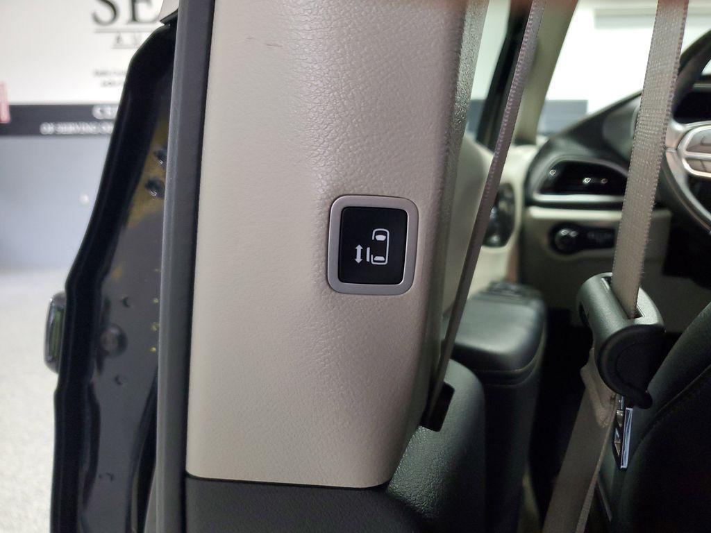 used 2022 Chrysler Pacifica Hybrid car, priced at $24,999