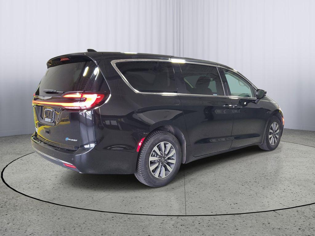 used 2022 Chrysler Pacifica Hybrid car, priced at $24,999