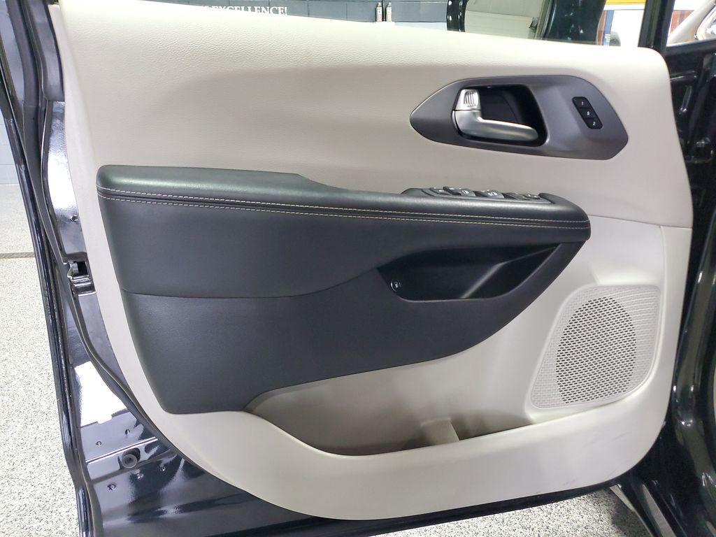 used 2022 Chrysler Pacifica Hybrid car, priced at $24,999