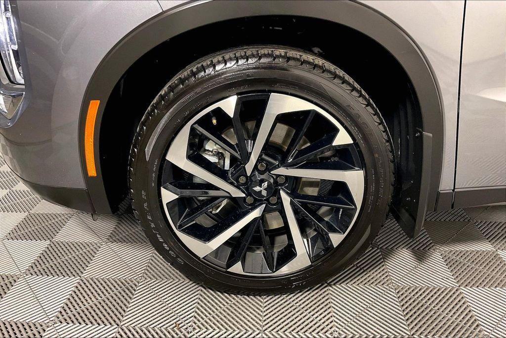 used 2024 Mitsubishi Outlander car, priced at $23,576