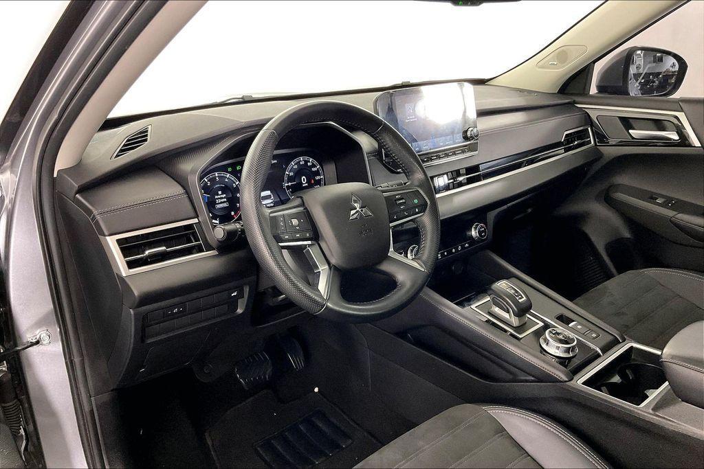 used 2024 Mitsubishi Outlander car, priced at $23,576