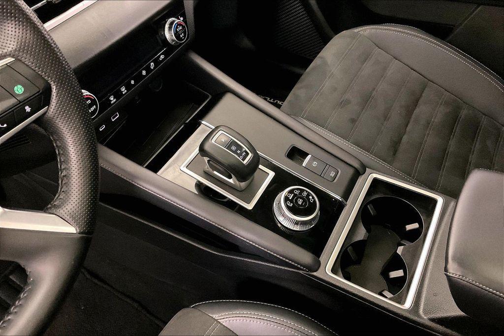 used 2024 Mitsubishi Outlander car, priced at $23,576