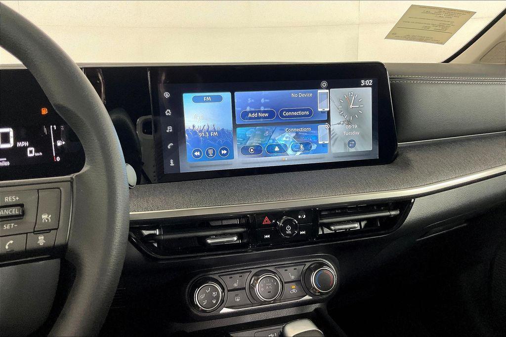 new 2025 Nissan Kicks car, priced at $23,701