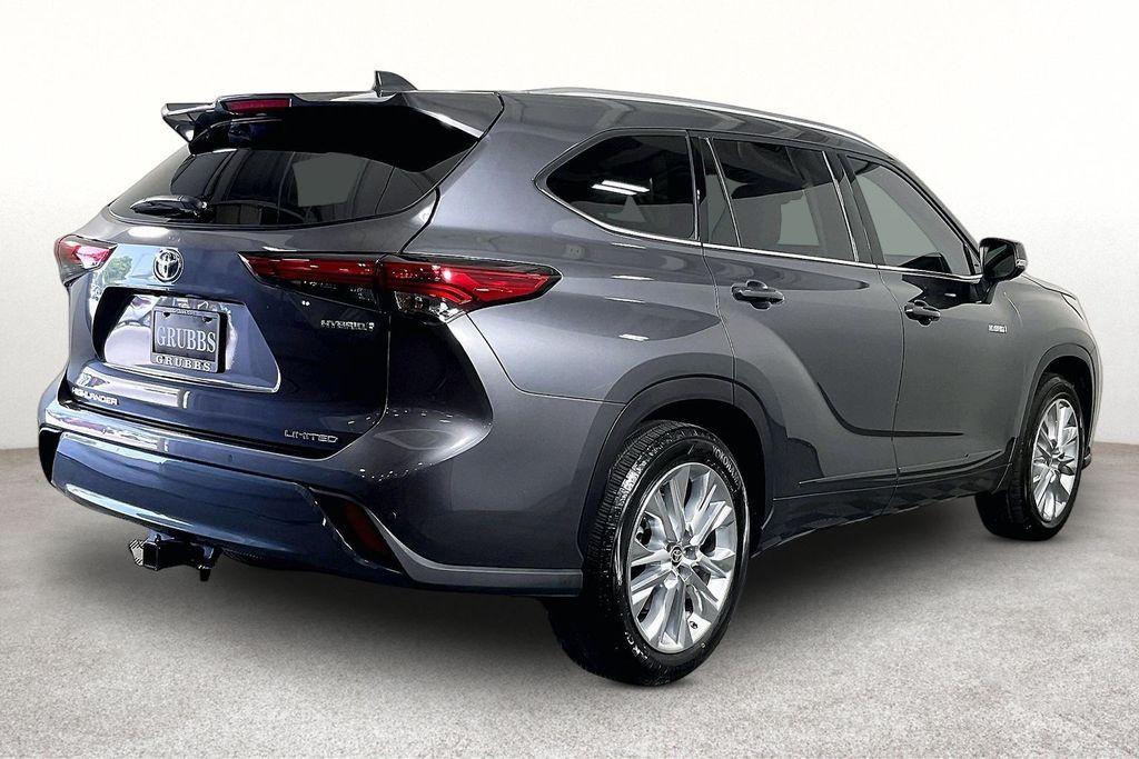 used 2021 Toyota Highlander Hybrid car, priced at $28,896