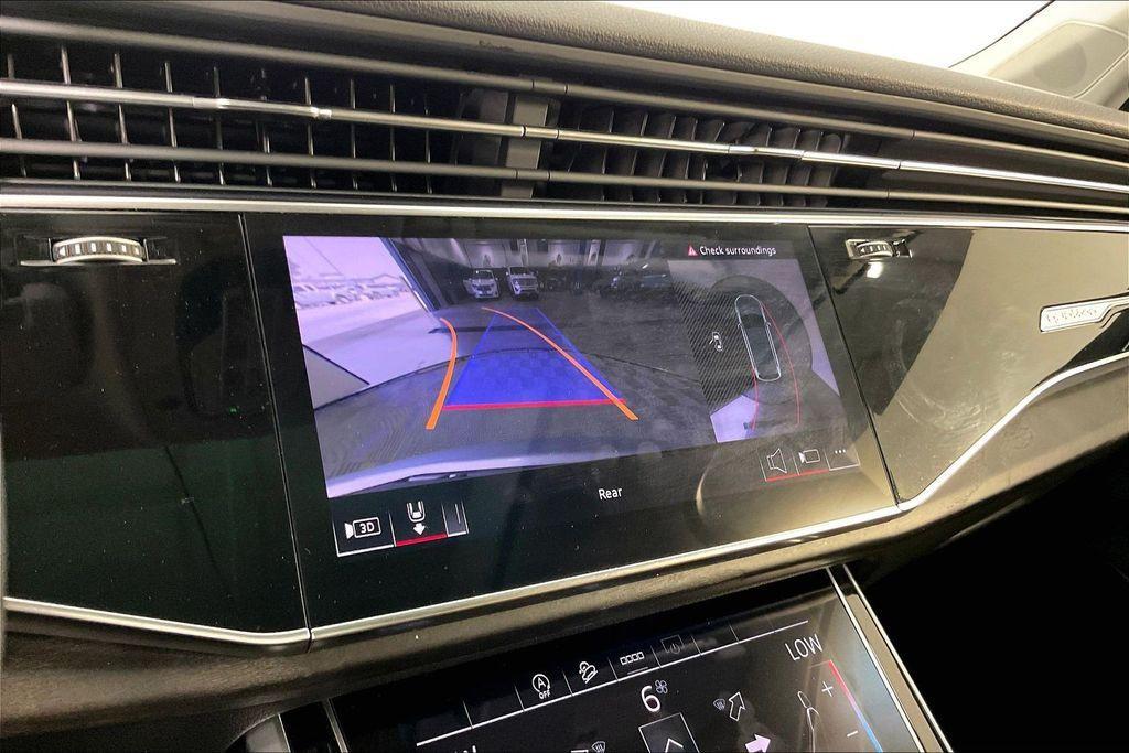Audi Q7 view 27